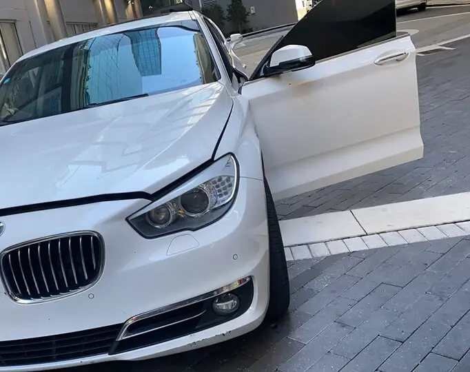 Professional mobile automotive locksmith providing damage-free vehicle lockout service in Miami.